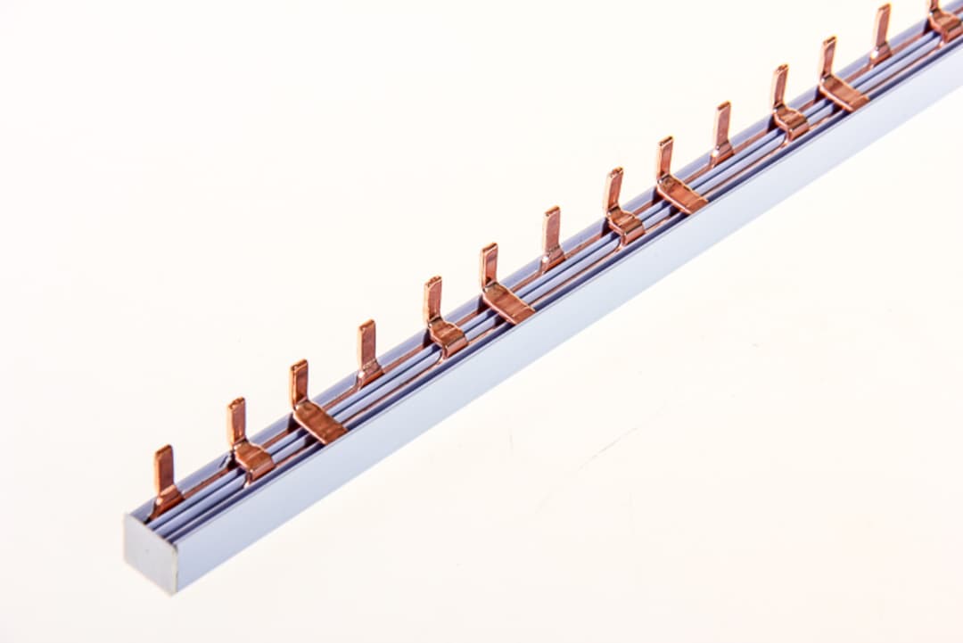 Шины для автоматов в щитке. Шина соединительная IEK Pin 3p 63а. Шина соединительная 1ф 63а. Шина соединительная типа Pin (штырь) 3р 63а (дл.1м) ИЭК.