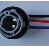 Патрон под 2-контактную лампу 21/5W со смещением с проводом, изображение 1